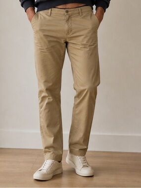 Dockers Classic Straight Chinos in Light Khaki